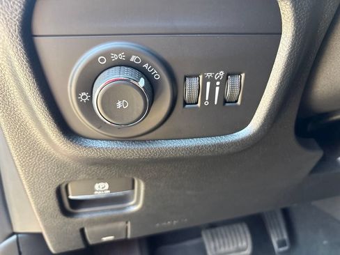 Used 2025 Jeep Grand Cherokee Limited AWD/4WD image 14
