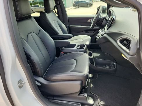 New 2026 Chrysler Pacifica Select FWD image 22