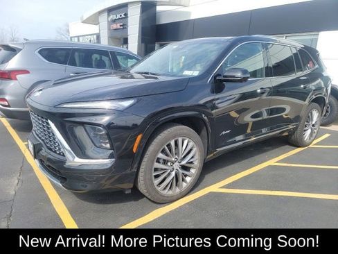 Used 2025 Buick Enclave Avenir image 1