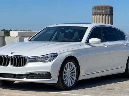 Used 2018 BMW 740i image 3