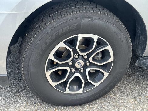 Used 2024 Ford Expedition XLT RWD image 5