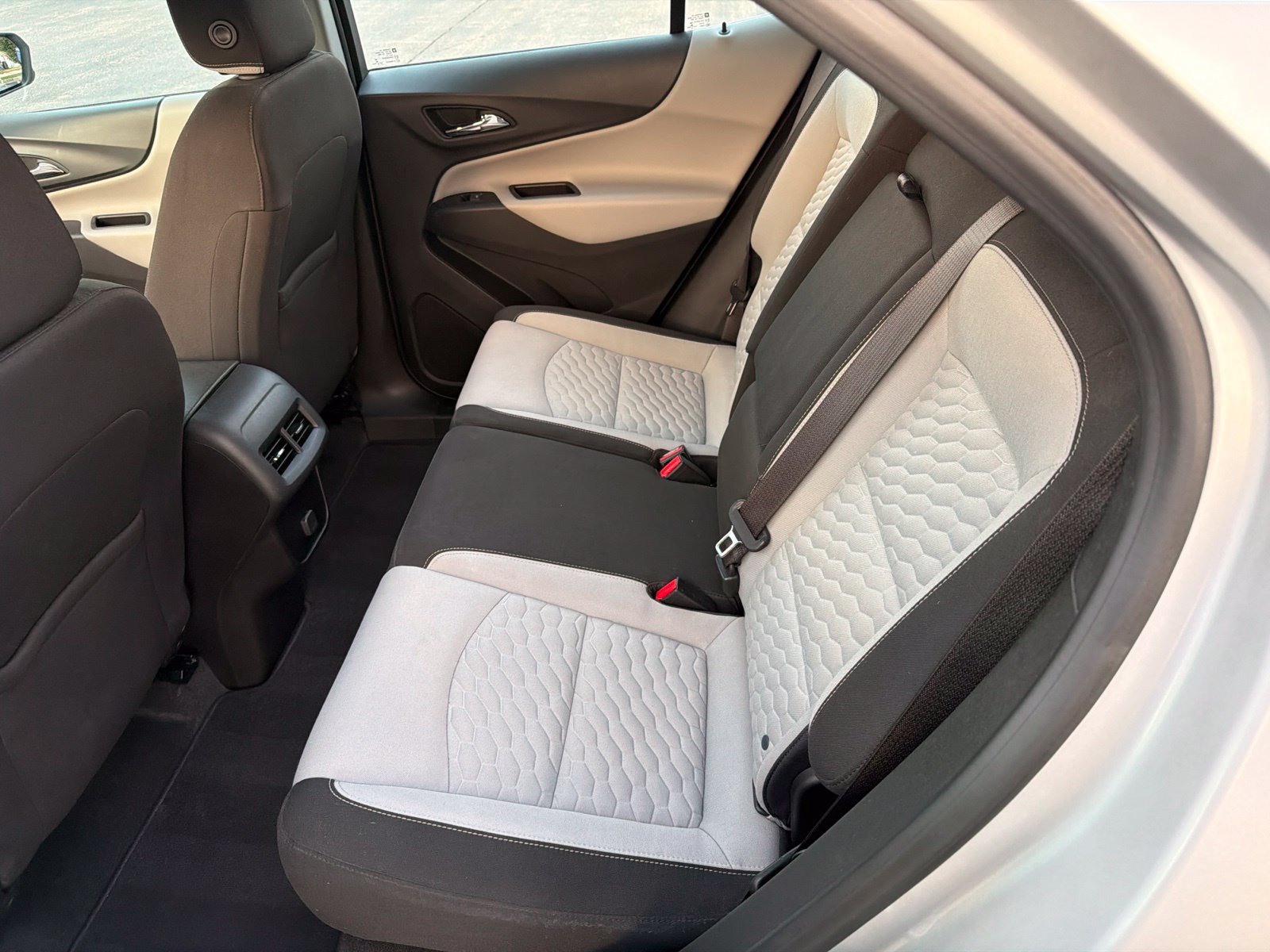 Used 2018 Chevrolet Equinox LS FWD image 29