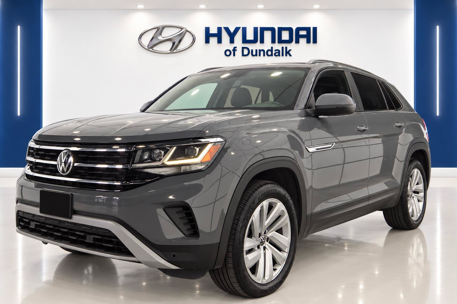 Used 2022 Volkswagen Atlas Cross Sport SE w/ Panoramic Sunroof Package FWD image 1