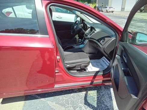 Used 2011 Chevrolet Cruze LT FWD image 3