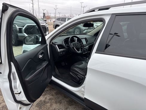 Used 2015 Jeep Cherokee Trailhawk w/ Cold Weather Group AWD/4WD image 11