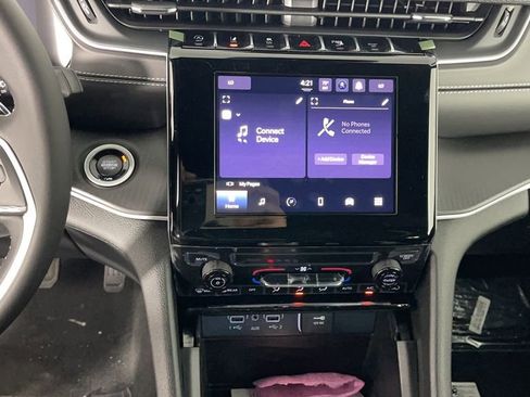 New 2025 Jeep Grand Cherokee L Laredo image 16