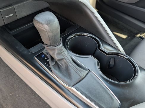 Used 2020 Toyota Camry LE FWD image 19