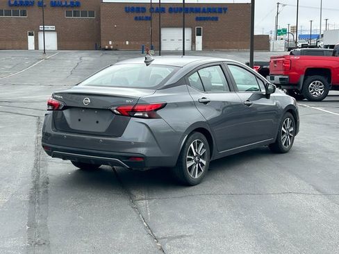 Used 2021 Nissan Versa SV image 3