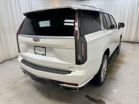 Used 2021 Cadillac Escalade Premium Luxury AWD/4WD image 12