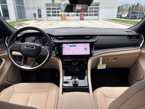 New 2026 Jeep Grand Cherokee Limited AWD/4WD image 10