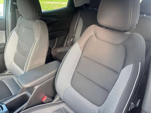 Used 2025 Chevrolet TrailBlazer LT FWD image 35
