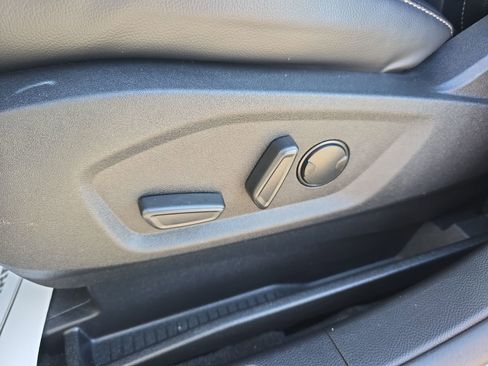 Used 2024 Ford Edge SEL image 18