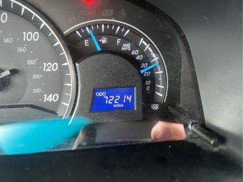 Used 2015 Toyota Camry LE image 10