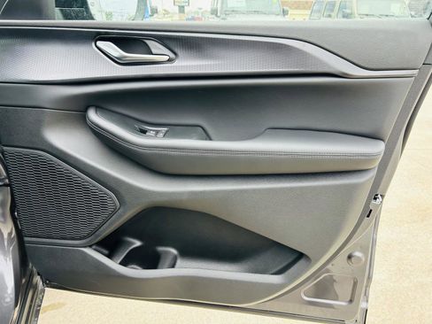 New 2025 Jeep Grand Cherokee Laredo X w/ Luxury Tech Group I image 31