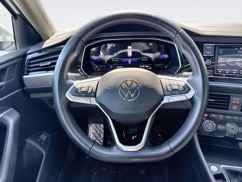 Used 2023 Volkswagen Jetta SE w/ Panoramic Sunroof Package FWD image 8