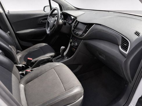 Used 2020 Chevrolet Trax LT w/ Driver Confidence Package image 10