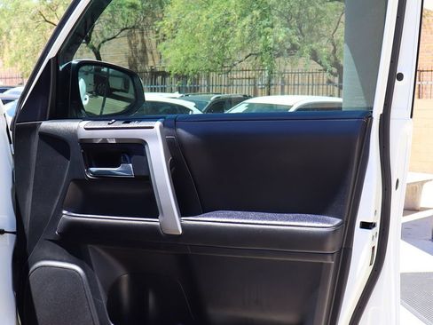 Used 2022 Toyota 4Runner SR5 AWD/4WD image 33