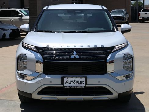 Used 2023 Mitsubishi Outlander SE FWD image 2