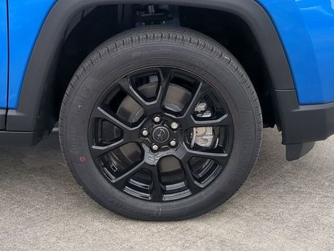 New 2026 Jeep Compass Latitude image 11