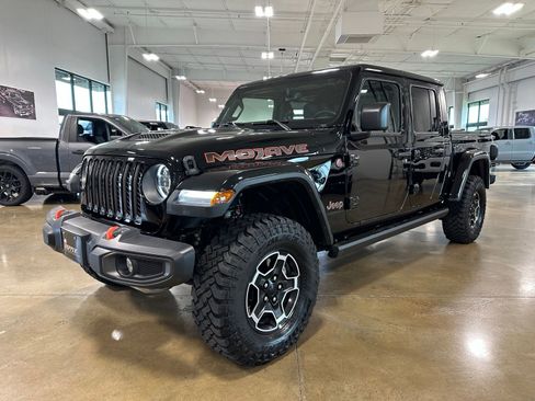 Used 2023 Jeep Gladiator Mojave w/ LED Lighting Group AWD/4WD image 3