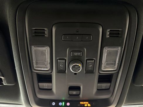 Used 2023 Chevrolet Suburban LT w/ Luxury Package image 35