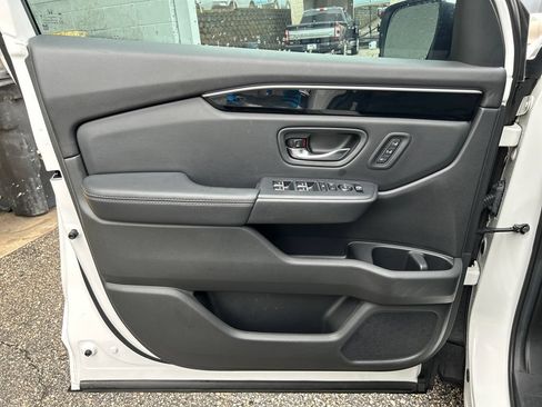 Used 2023 Honda Pilot Touring image 8
