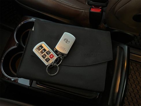 Used 2018 Toyota Sienna Limited image 44
