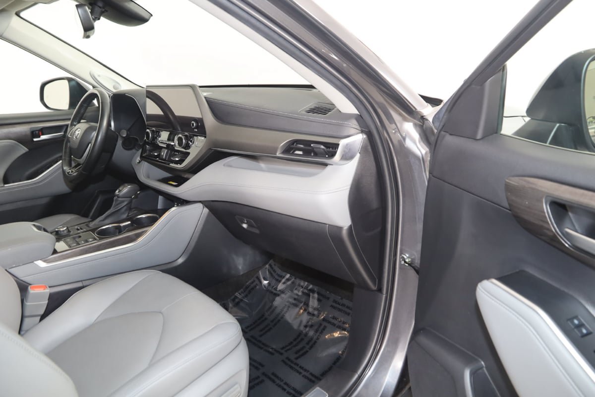 Used 2023 Toyota Highlander Limited AWD/4WD image 43