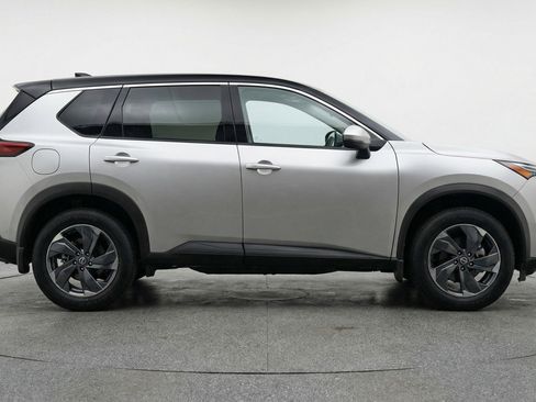 Used 2025 Nissan Rogue SV FWD image 11