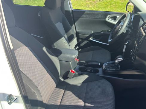 Used 2022 Kia Soul LX w/ Technology Package FWD image 14