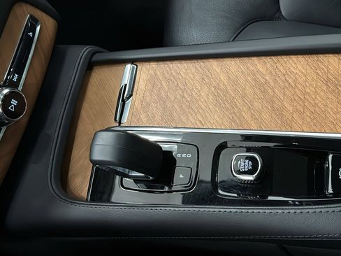 Used 2024 Volvo XC90 B5 Plus image 19