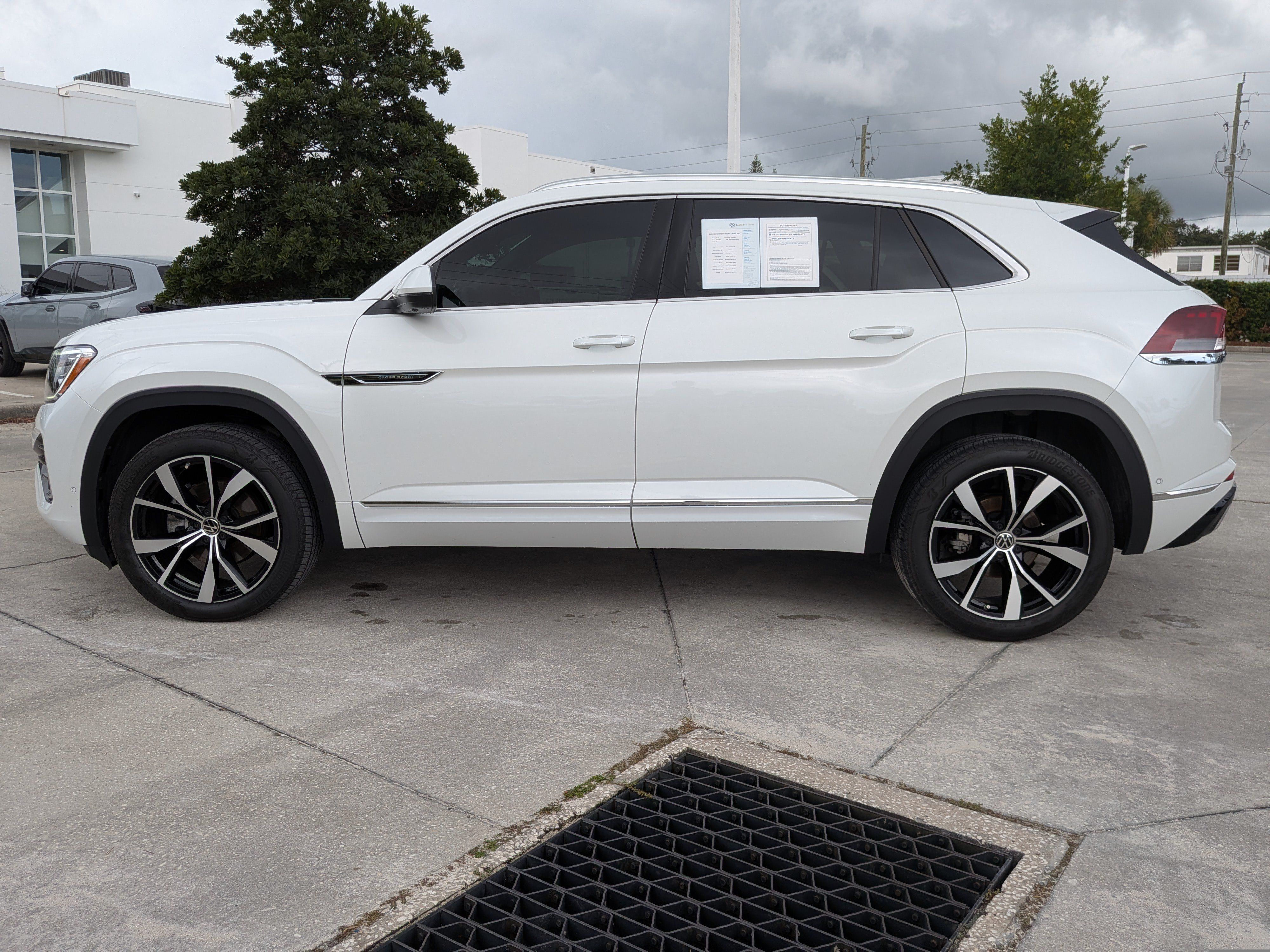 Certified 2024 Volkswagen Atlas Cross Sport SEL Premium R-Line AWD/4WD image 6