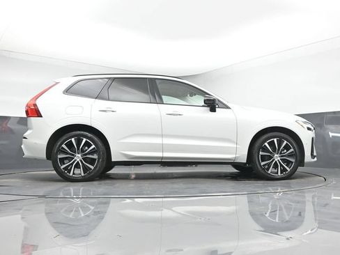Used 2024 Volvo XC60 B5 Plus w/ Protection Package Premier AWD/4WD image 17