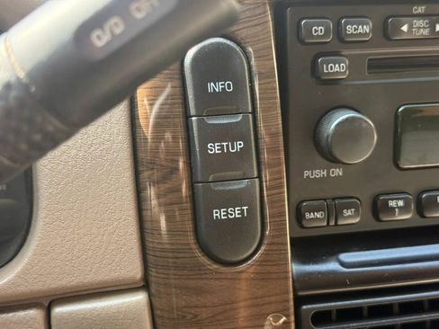 Used 2005 Ford Explorer Eddie Bauer RWD image 13