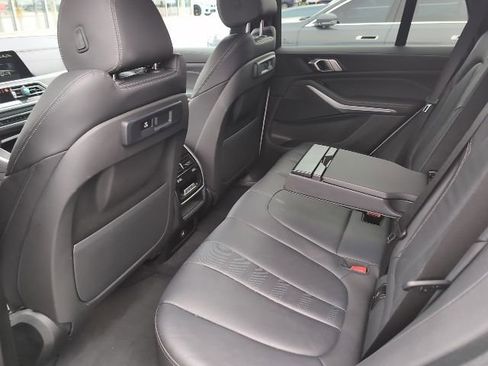 Used 2022 BMW X5 xDrive40i w/ M Sport Package AWD/4WD image 4