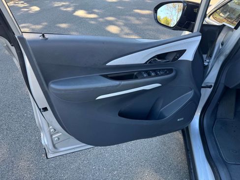 Used 2017 Chevrolet Bolt Premier w/ Driver Confidence II Package image 12