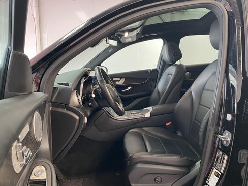 Used 2020 Mercedes-Benz GLC 300 w/ Multimedia Package image 22