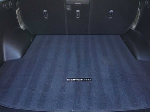 Used 2017 Kia Sorento LX image 27