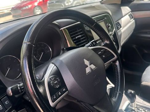Used 2014 Mitsubishi Outlander SE AWD/4WD image 8