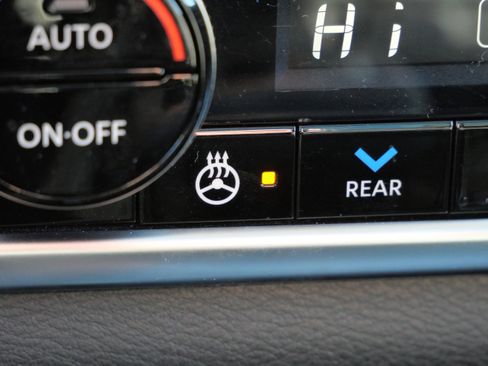 Used 2025 Nissan Rogue SL w/ Tech Package image 31