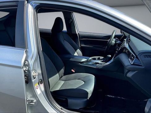 Used 2019 Toyota Camry LE image 27
