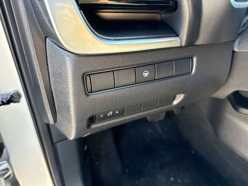 Used 2022 Nissan Rogue SV image 20