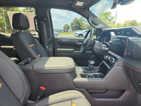 Certified 2026 GMC Sierra 1500 AT4 w/ AT4 Premium Package AWD/4WD image 9
