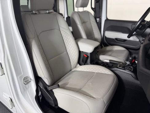 Certified 2021 Jeep Gladiator Overland image 39