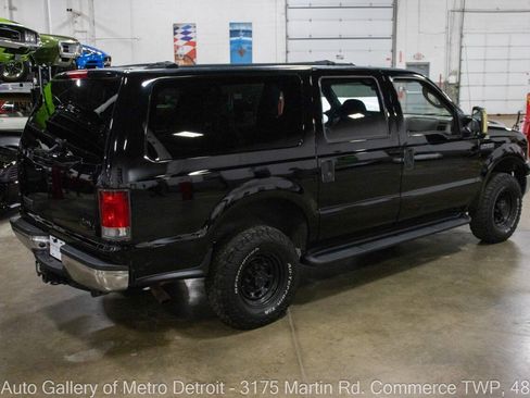 Used 2005 Ford Excursion XLT AWD/4WD image 7