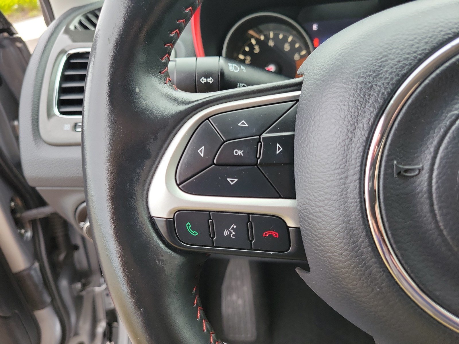 Used 2019 Jeep Compass Trailhawk w/ Cold Weather Group AWD/4WD image 18