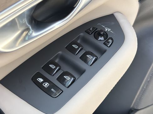 Certified 2026 Volvo XC90 B6 Plus w/ Protection Package Premier AWD/4WD image 15