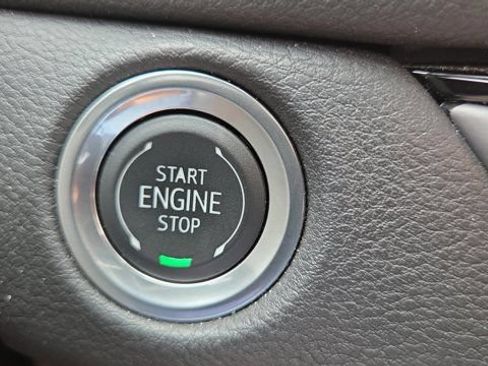 Used 2025 Cadillac XT4 Sport FWD image 35