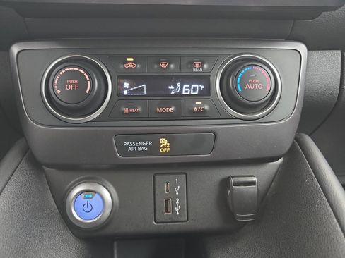 Used 2024 Nissan Leaf S image 26