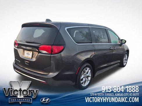 Used 2019 Chrysler Pacifica Touring Plus w/ Tire & Wheel Group FWD image 5